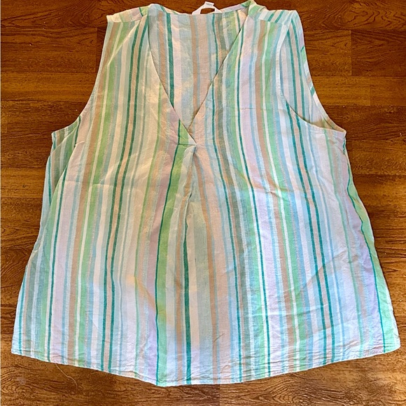 Women’s Time & Tru Top - Picture 1 of 3